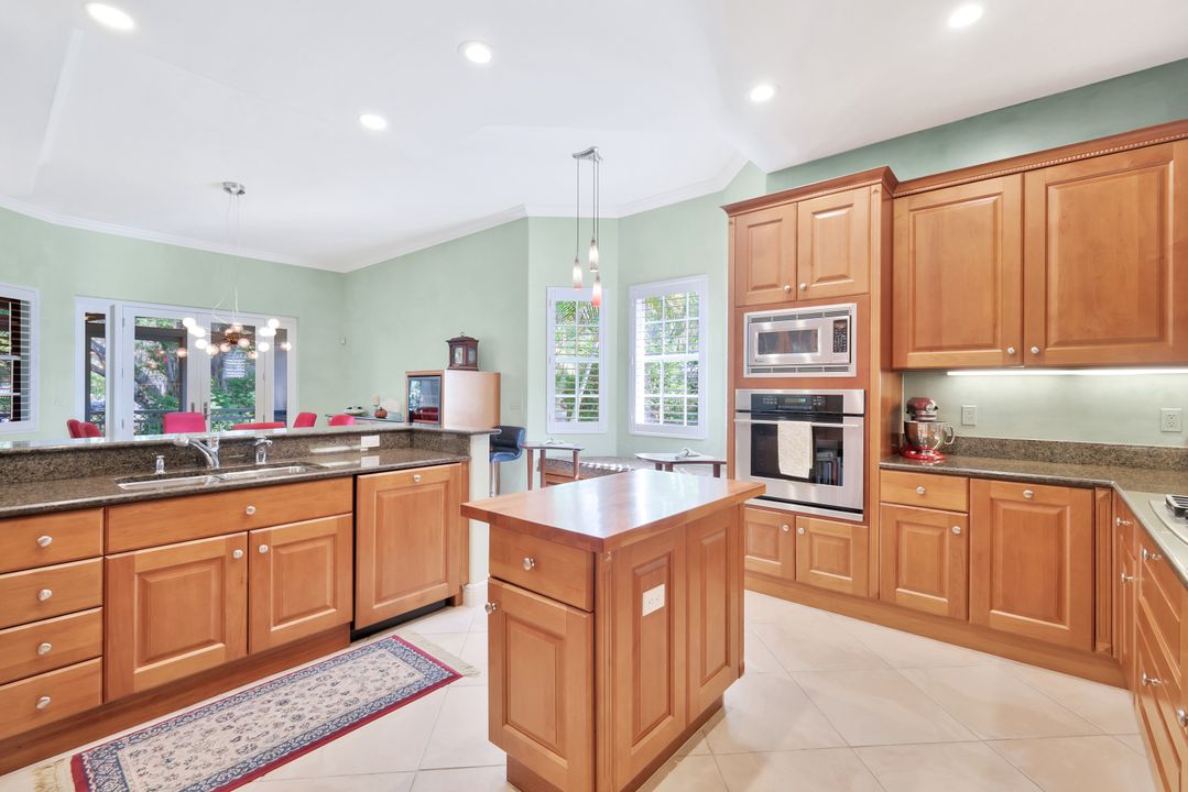 6501 Crown Colony Pl #102, Naples, FL 34108