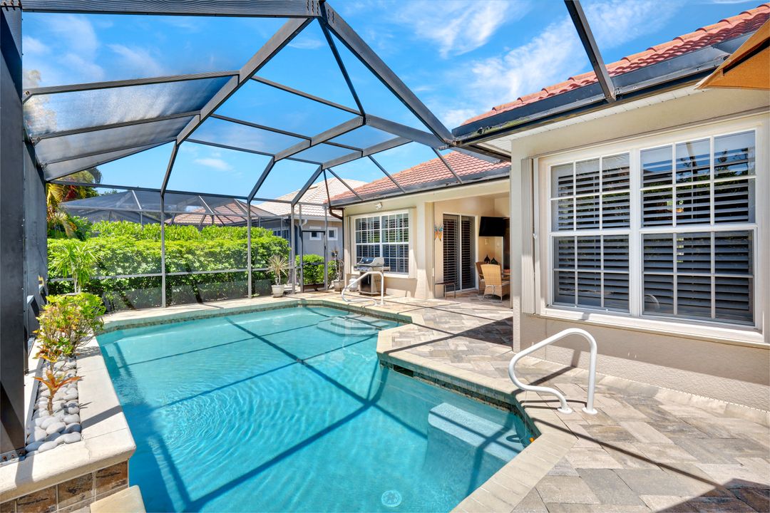 16208 Parque Ln, Naples, FL 34110