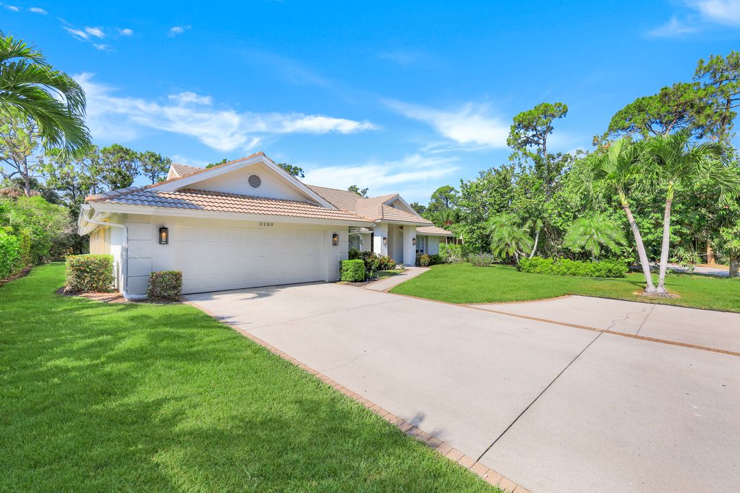 2209 Noble Ct, Naples, FL 34110