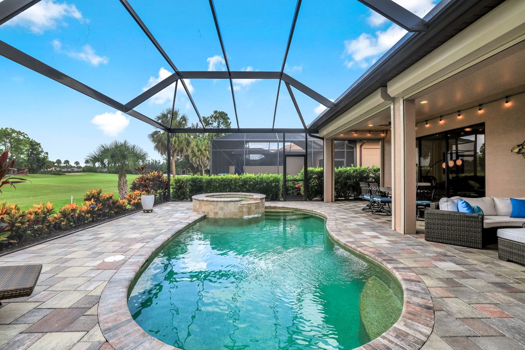 7523 Moorgate Point Way, Naples, FL 34113
