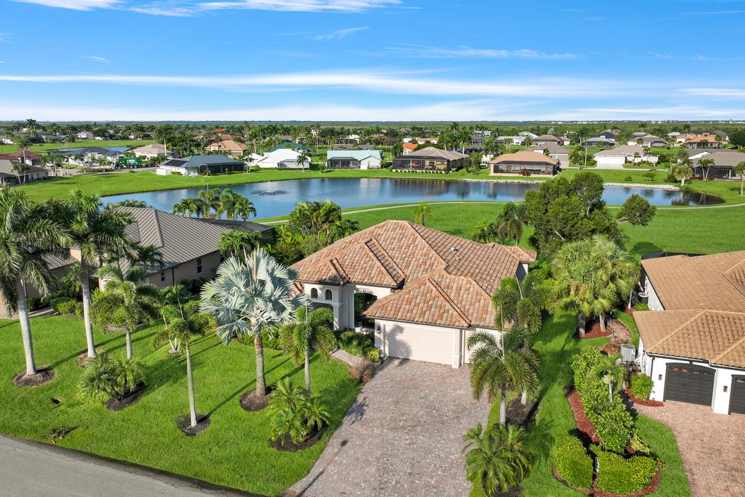 11899 King James Ct, Cape Coral, FL 33991