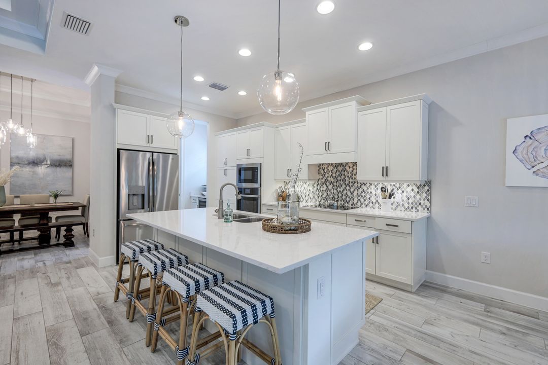 6323 Antigua Way, Naples, FL 34112