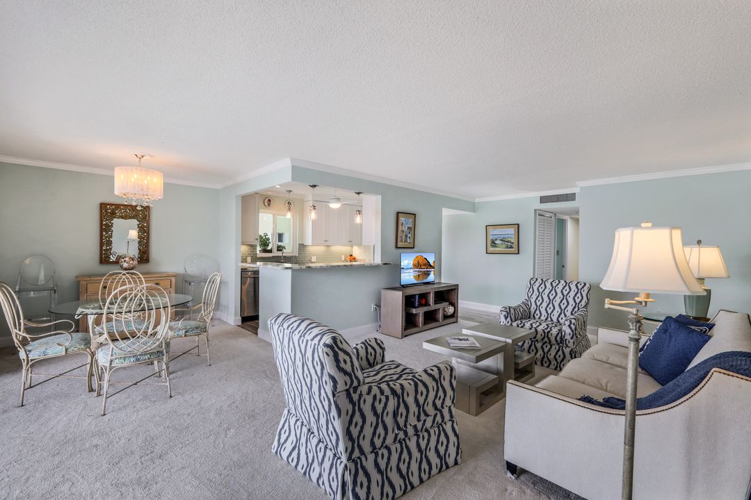 1910 Gulf Shore Blvd N #207, Naples, FL 34102