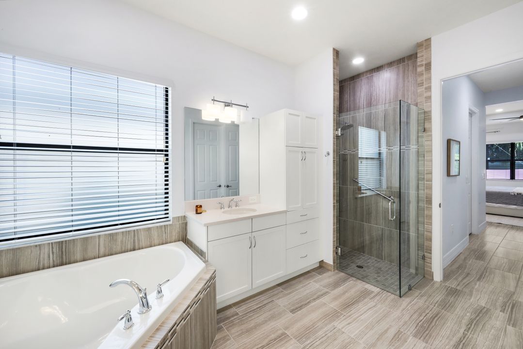 13836 Luna Dr, Naples, FL 34109