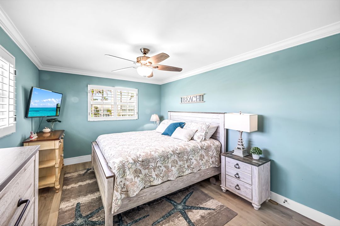 333 Harbour Dr #201, Naples, FL 34103