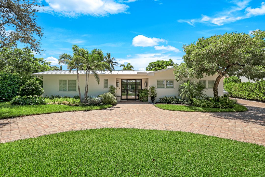 642 6th Ave N, Naples, FL 34102
