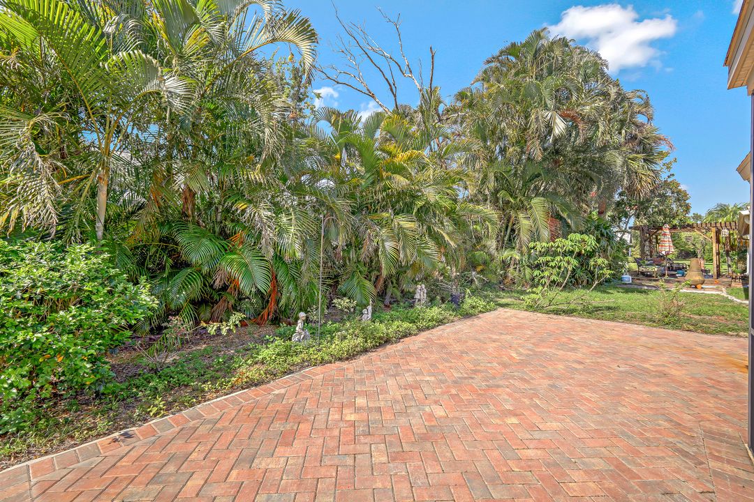 13142 Regent Cir, Fort Myers, FL 33966