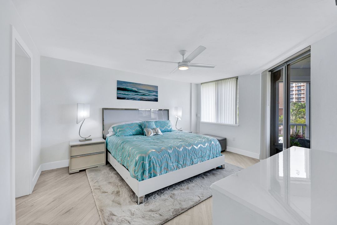 11118 Gulf Shore Dr #302, Naples, FL 34108