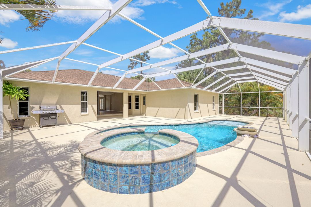 320 19th St NW, Naples, FL 34120