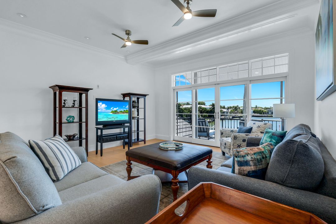 400 Springline Dr, Naples, FL 34102