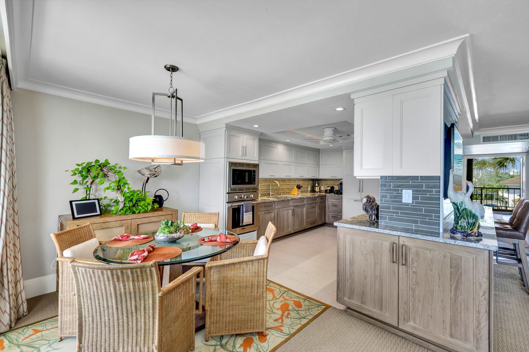 2302 Gulf Shore Blvd N, Naples, FL 34103