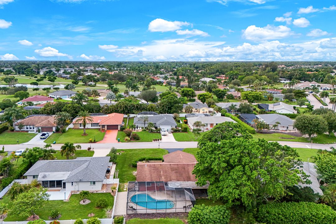133 Briarcliff Ln, Naples, FL 34113
