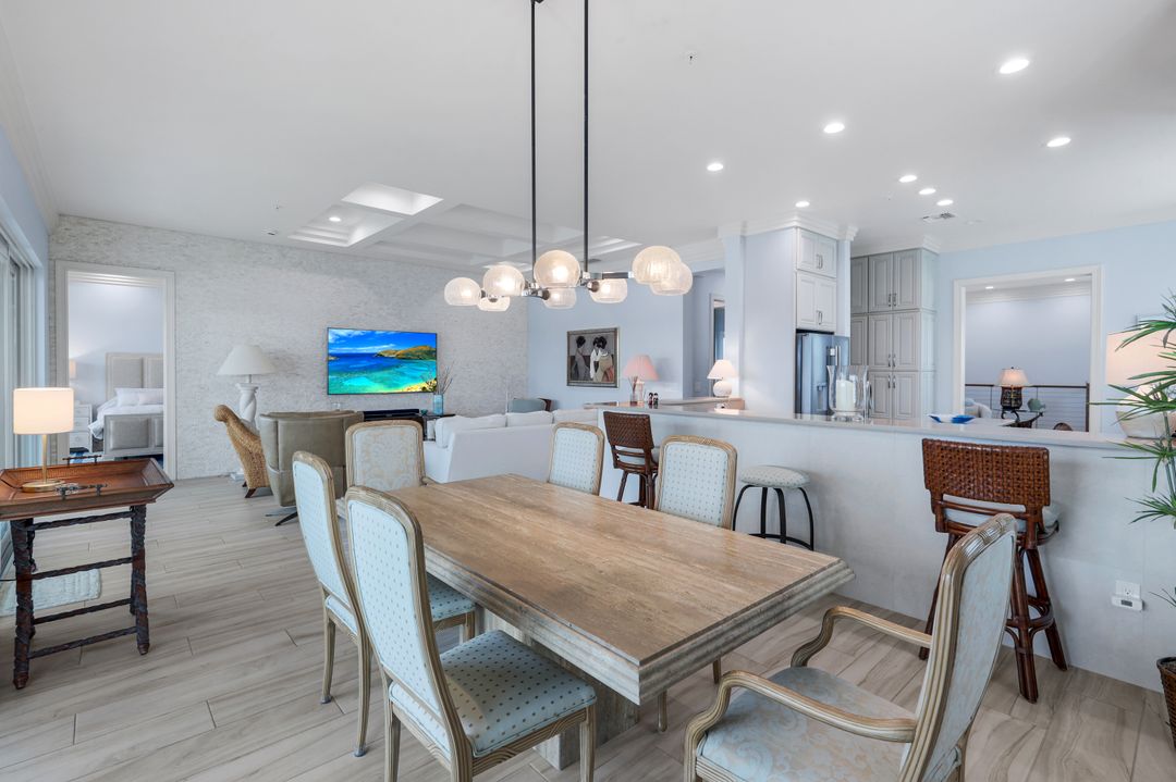 608 El Camino Real #201, Naples, FL 34119