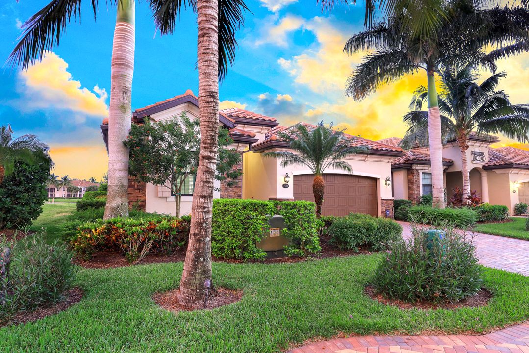 2939 Aviamar Cir, Naples, FL 34114