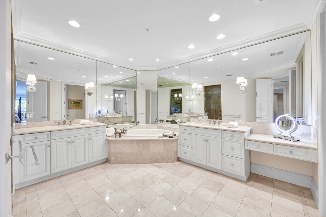 1400 Gulf Shore Blvd N #203, Naples, FL 34102