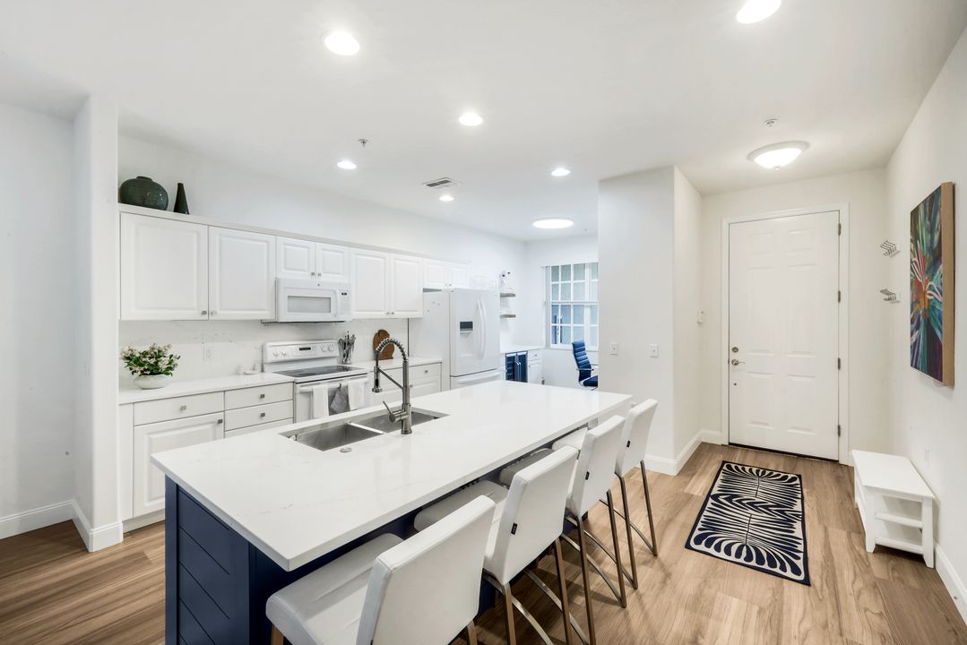 4843 Hampshire Ct #105, Naples, FL 34112