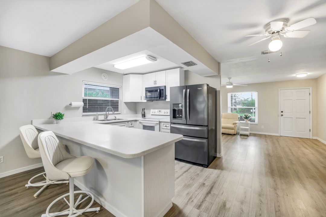 695 104th Ave N, Naples, FL 34108