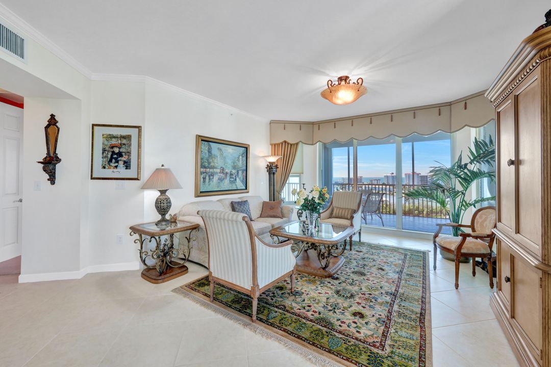 300 Dunes Blvd #1007, Naples, FL 34110