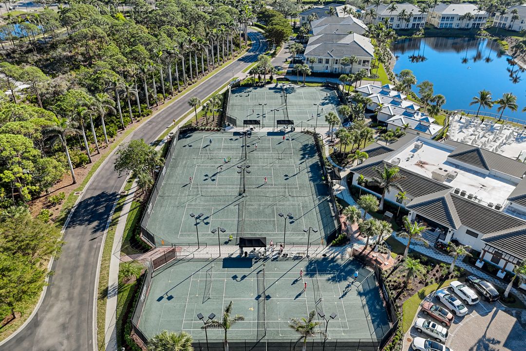 325 Dunes Blvd #605, Naples, FL 34110