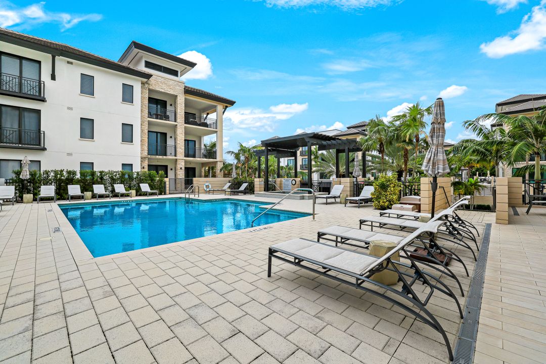 1135 3rd Ave S #209, Naples, FL 34102