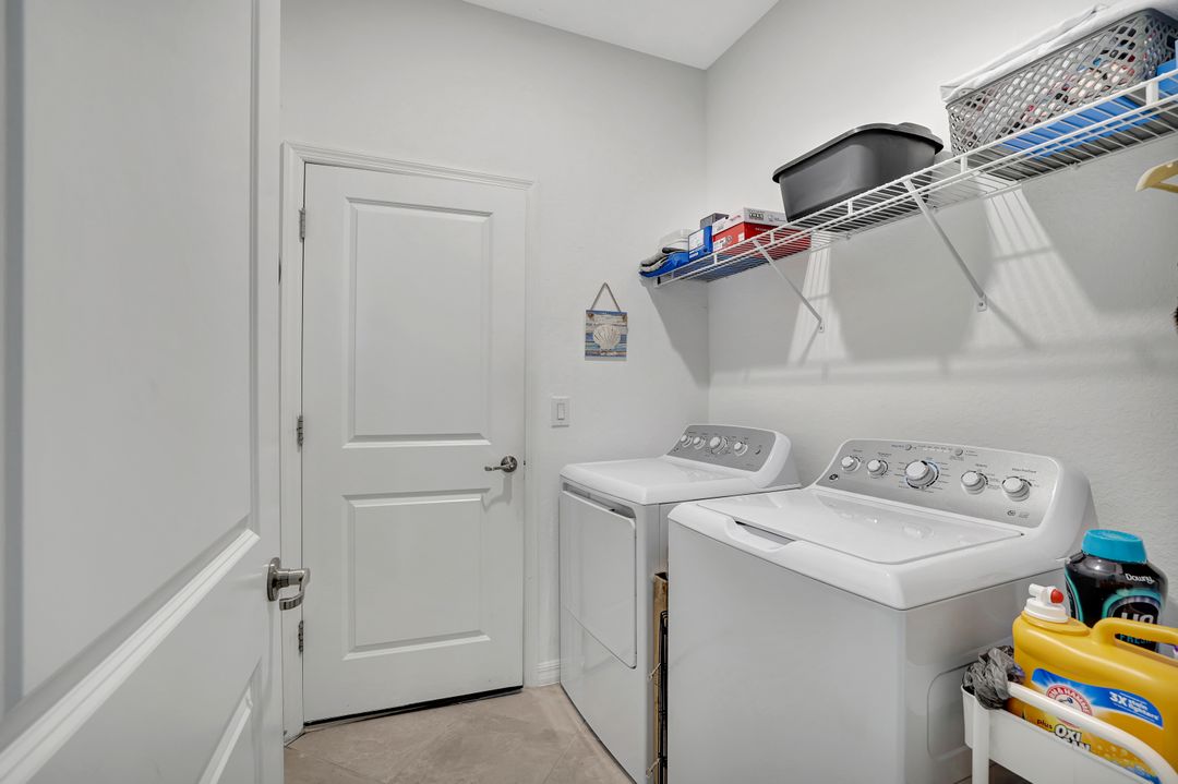 2567 Vine Ave, Naples, FL 34120