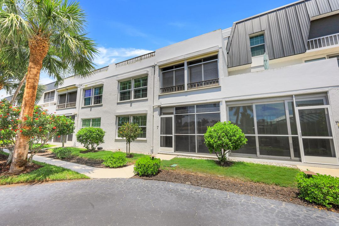 4200 Belair Ln #111, Naples, FL 34103