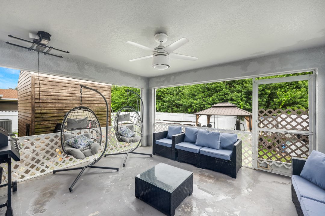 438 Willowbrook Dr, Lehigh Acres, FL 33972