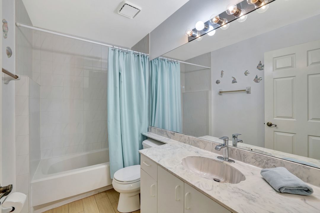 2420 Hidden Lake Dr #8, Naples, FL 34112