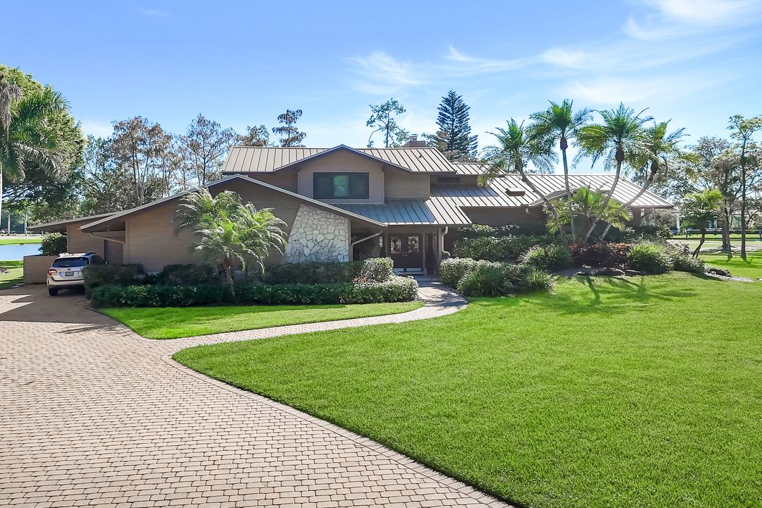 12901 White Violet Dr, Naples, FL 34119