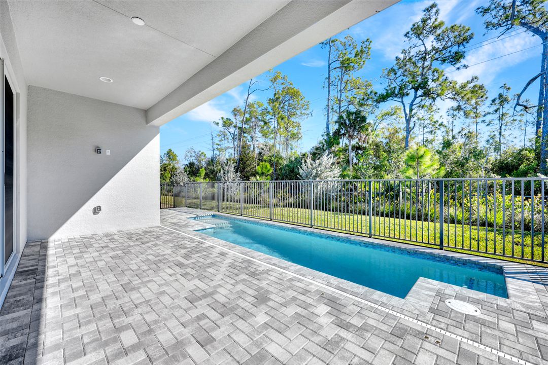 2440 Cambridge Wy, Naples, FL 34112