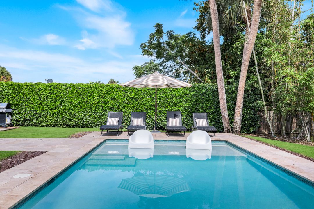 841 107th Ave N, Naples, FL 34108
