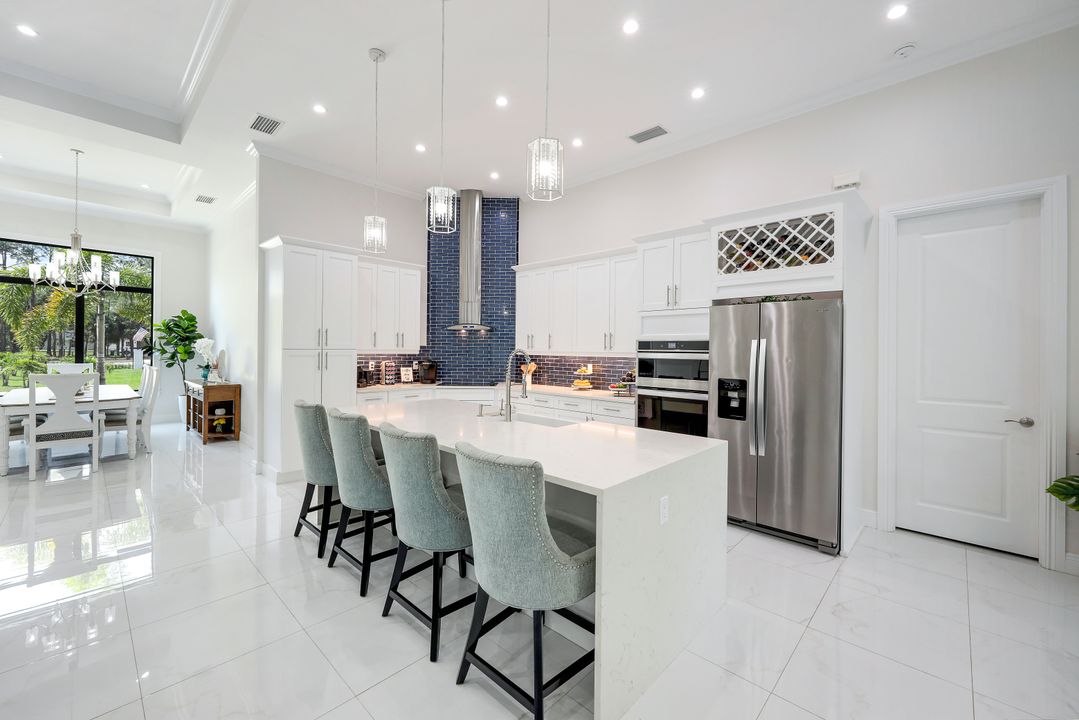 367 14th Ave NE, Naples, FL 34120