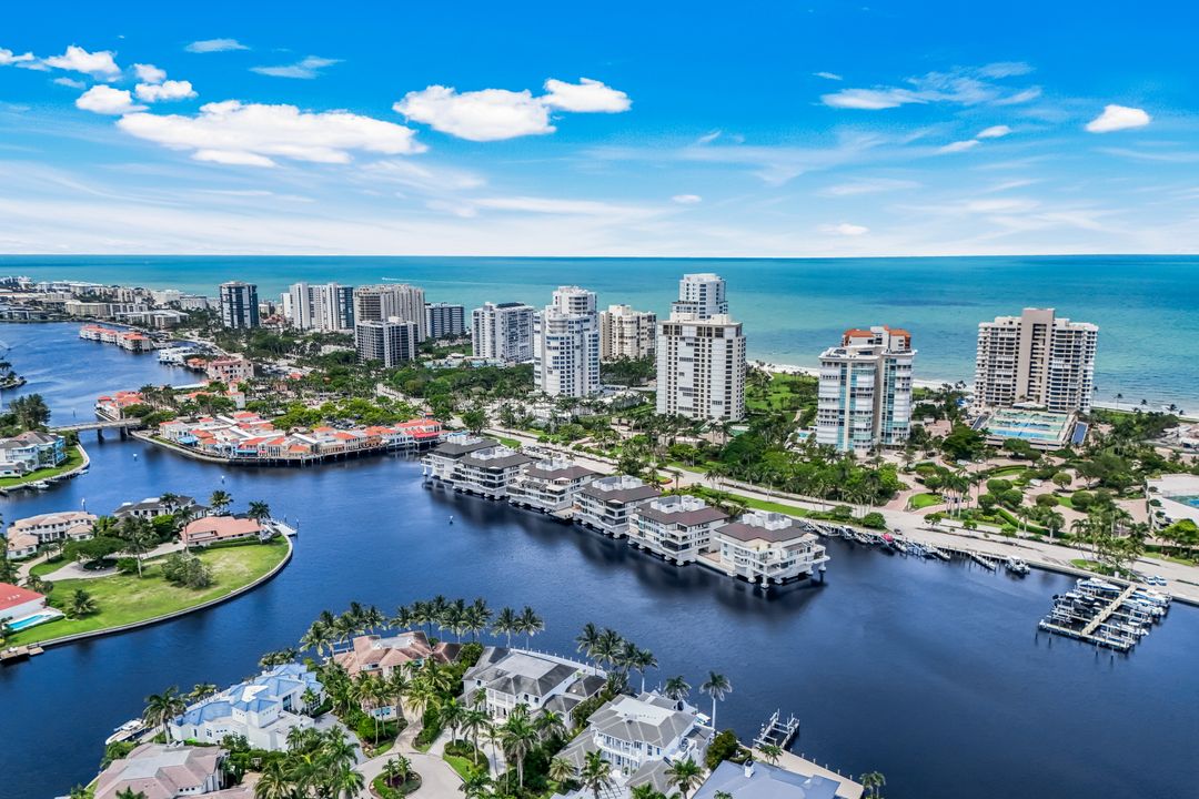 309 Neapolitan Way, Naples, FL 34103