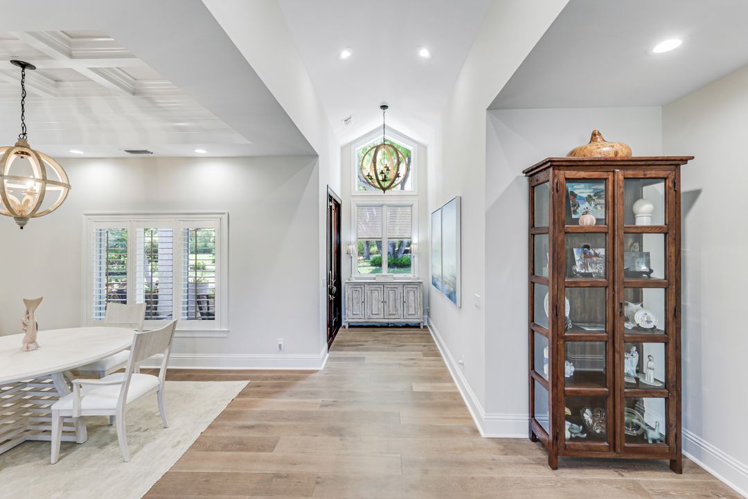 641 Pine Ct, Naples, FL 34102