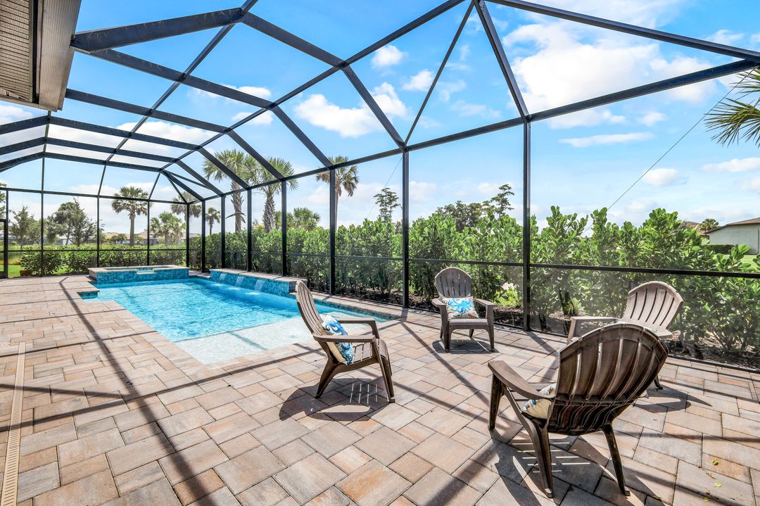 9554 Everglades Dr, Naples, FL 34120