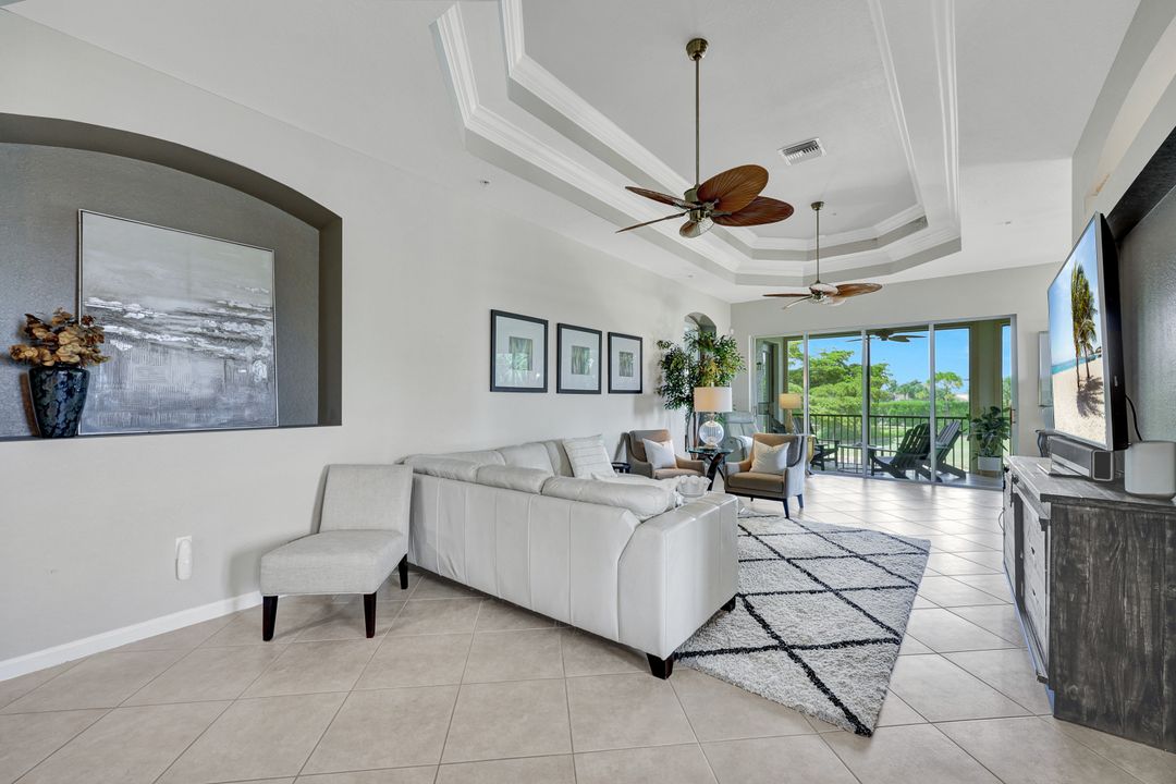 8723 Coastline Ct #202, Naples, FL 34120