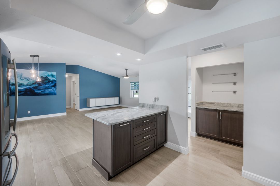 2212 SE 7th St, Cape Coral, FL 33990