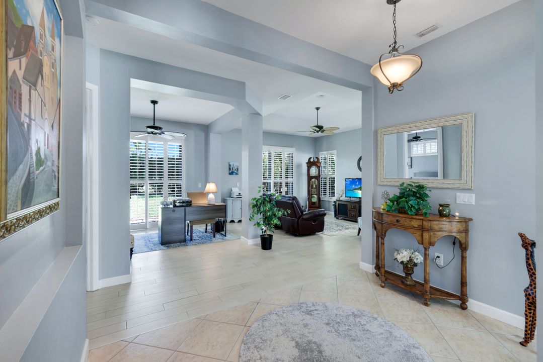 3232 Sundance Cir, Naples, FL 34109