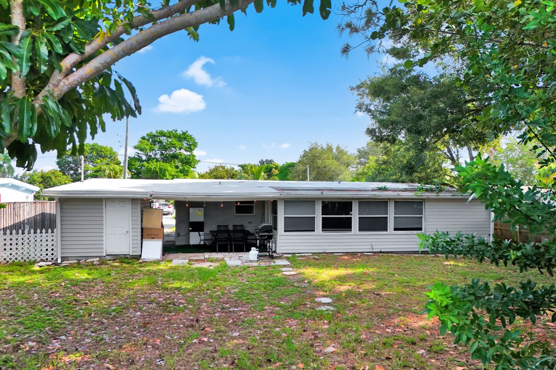 2140 Harbor Ln, Naples, FL 34104