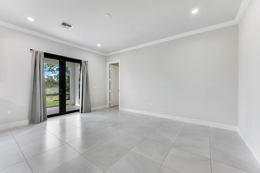2017 47th Ave NE, Naples, FL 34120