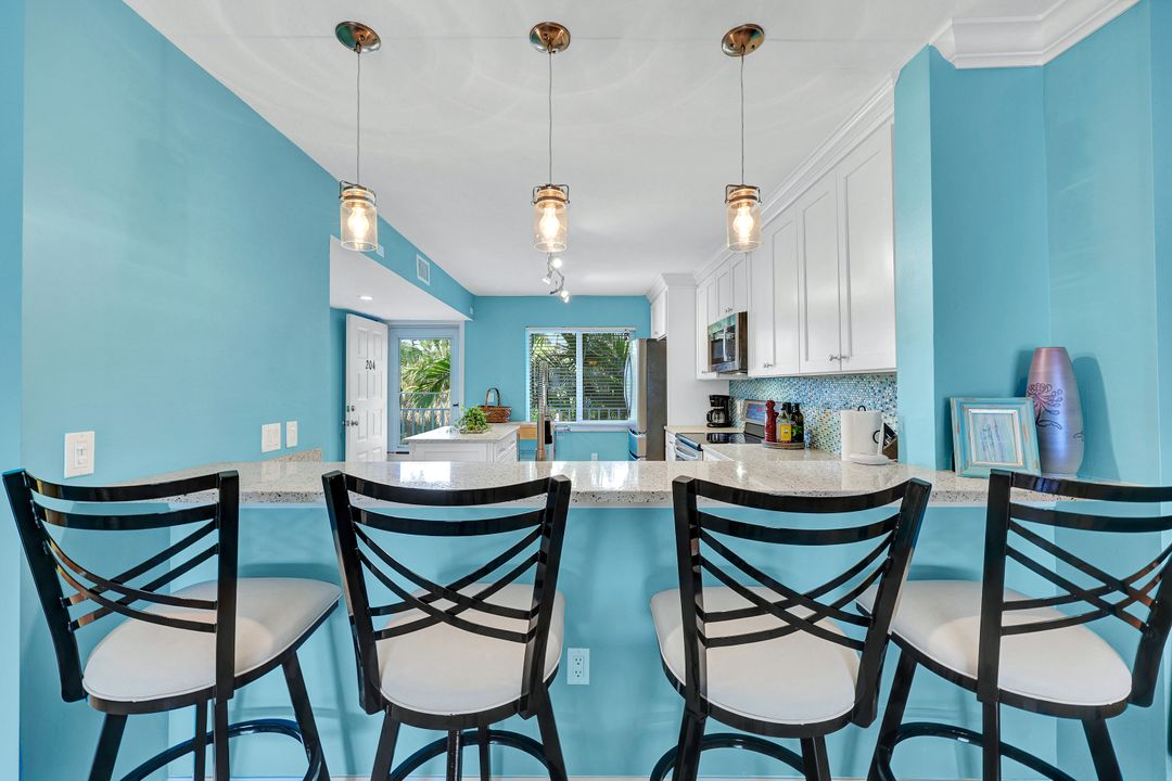 3072 Sandpiper Bay Cir #M-204, Naples, FL 34112