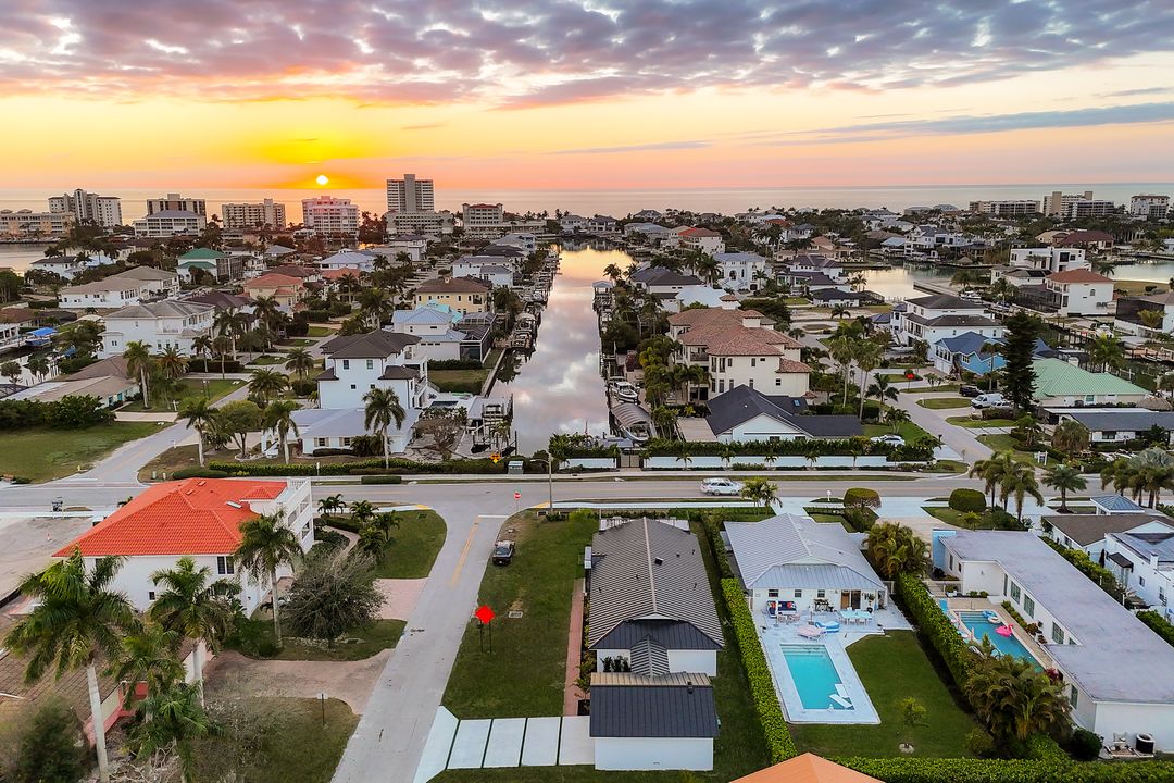 10002 Vanderbilt Dr, Naples, FL 34108