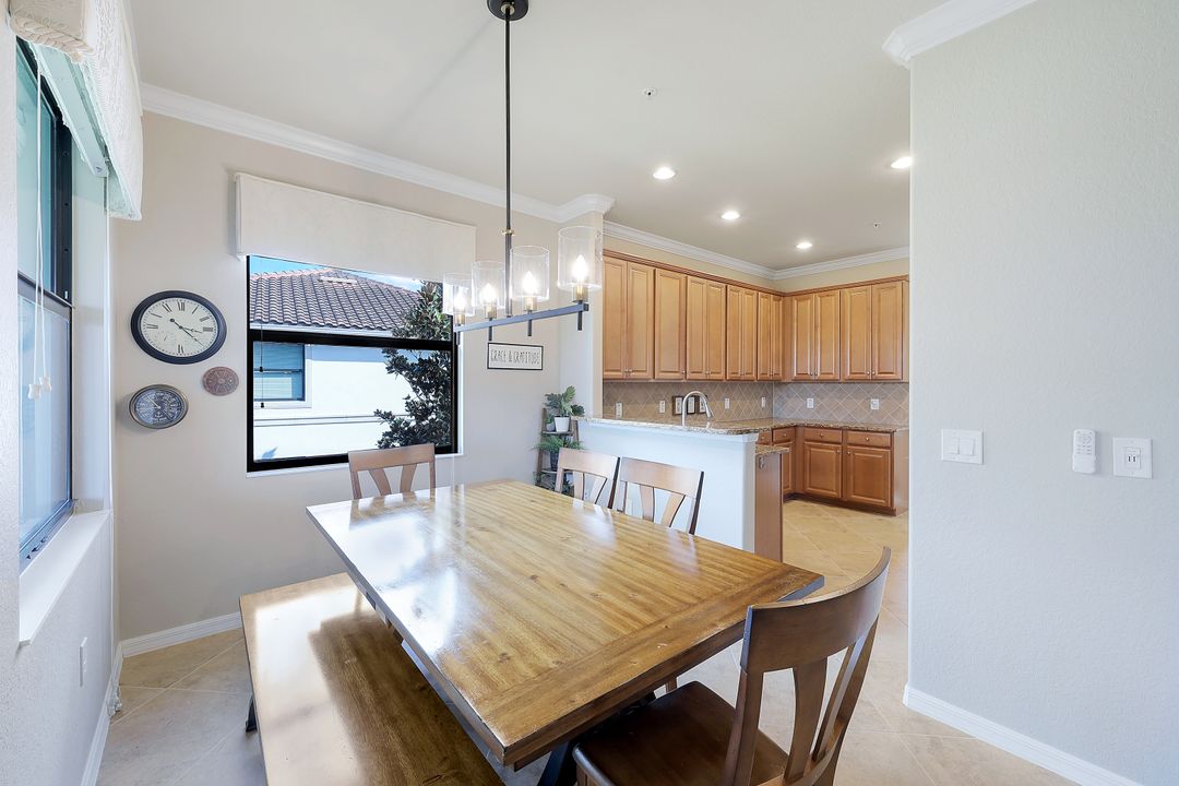 3165 Aviamar Cir #202, Naples, FL 34114