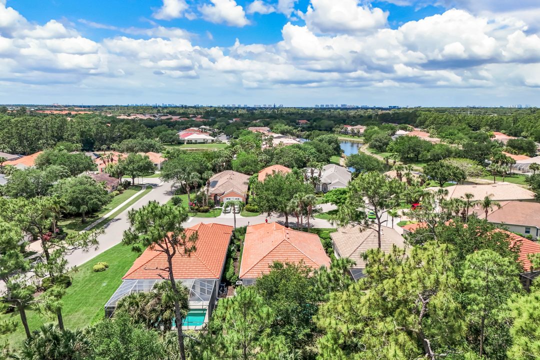 6072 Highwood Park Ln, Naples, FL 34110