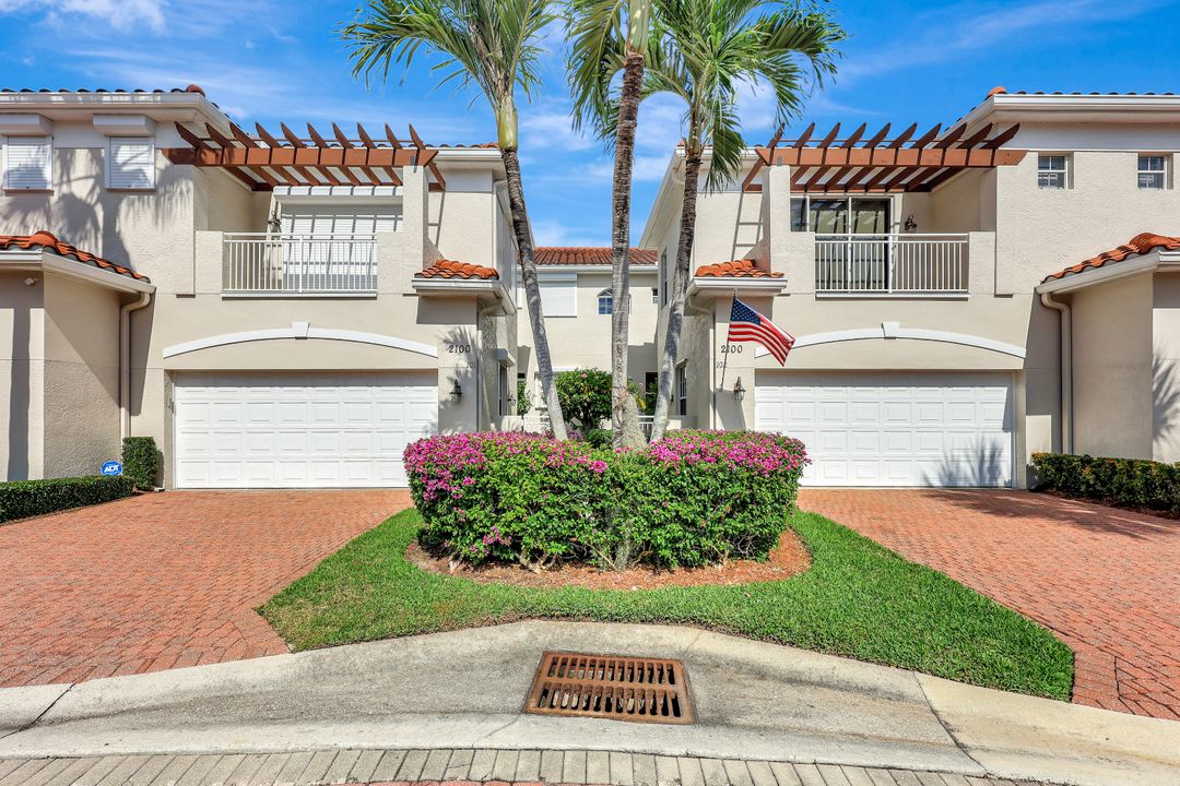 2100 L'Ambiance Cir #101, Naples, FL 34108