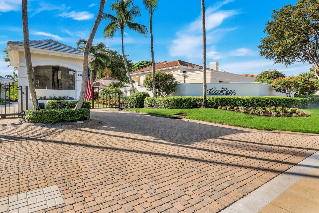 Pelican Bay Blvd, Pelican Bay, FL 34108