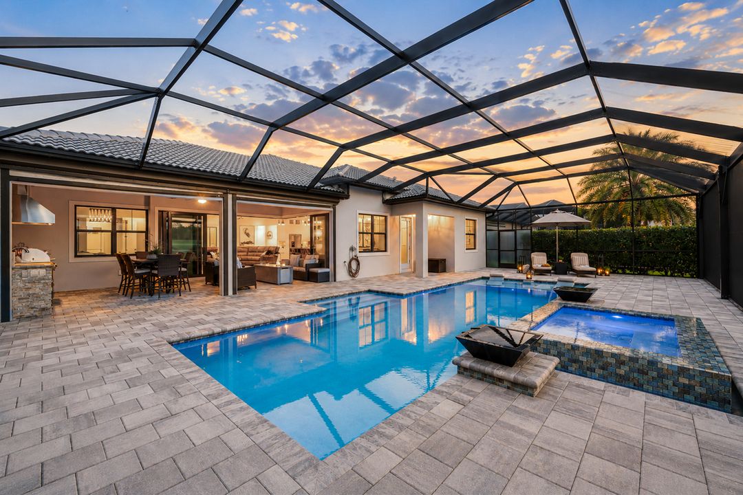 9577 Everglades Dr, Naples, FL 34120