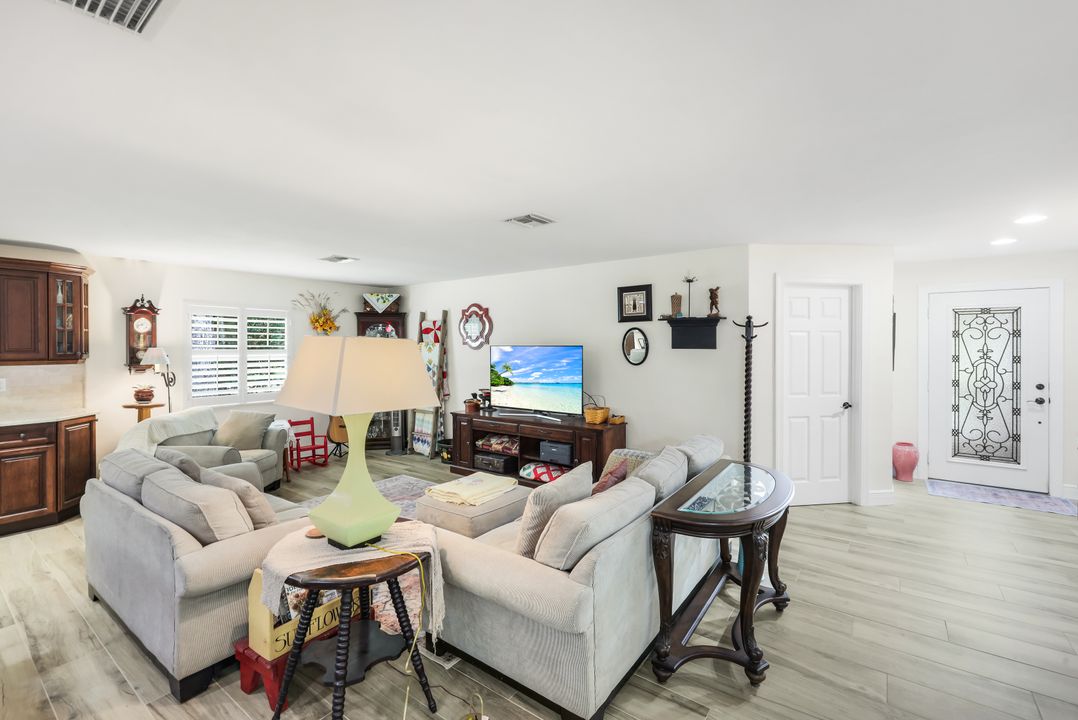 18130 Elmwood Dr, Alva, FL 33920