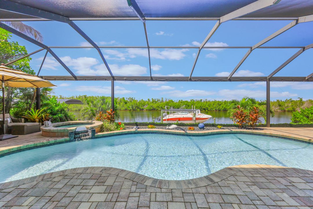 3724 Surfside Blvd, Cape Coral, FL 33914