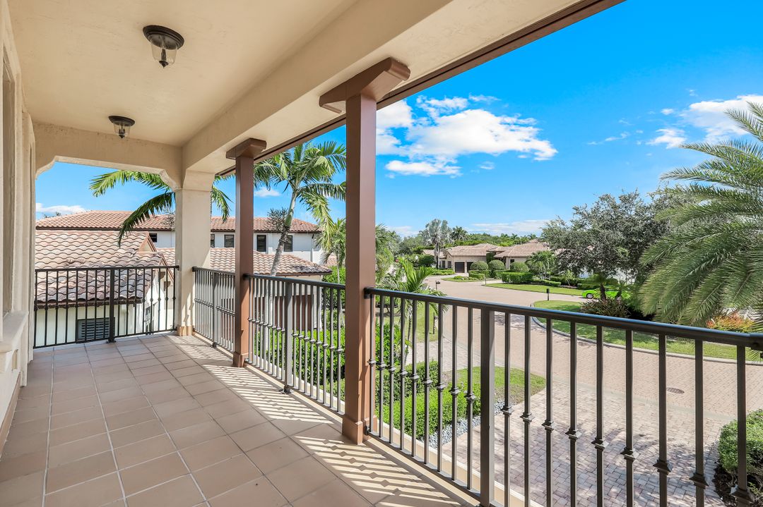 2351 Traditions Ct, Naples, FL 34105